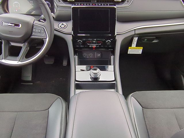 new 2025 Jeep Grand Cherokee car, priced at $40,847