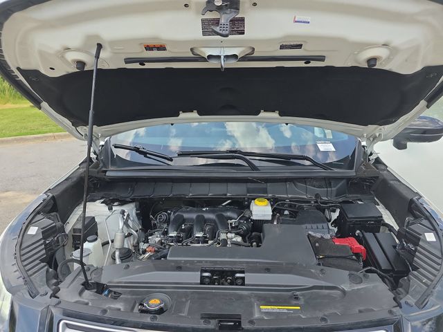 Used 2023 2 Tone White / Black Roof Nissan Rock Creek image 30
