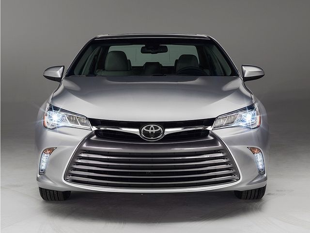 2015 Toyota Camry Creme Brulee Sedán Tracción delantera 6 velocidades Automática