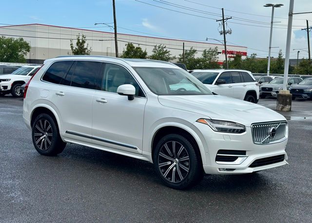 2024 Volvo XC90 B5 Plus