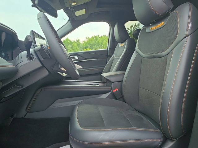 New 2026 Carbonized Gray Metallic Ford Tremor® image 17