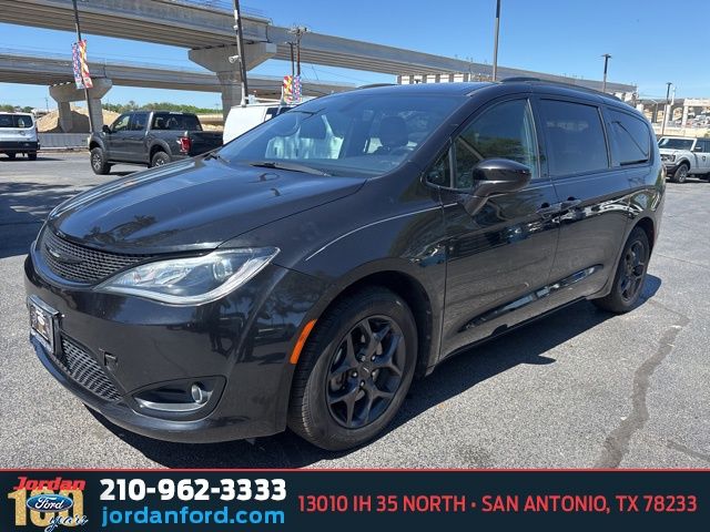 Used Car 2020 Chrysler Pacifica  Touring L For Sale Under $20,000 In San Antonio, Texas