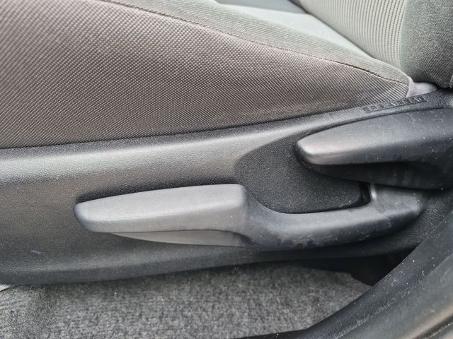 2014 Toyota RAV4 - Image 13