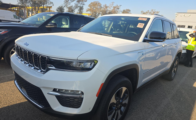 Bright White Clearcoat 2022 Jeep Grand Cherokee 4xe 4WD SUV / Crossover Four-Wheel Drive 8-Speed Automatic