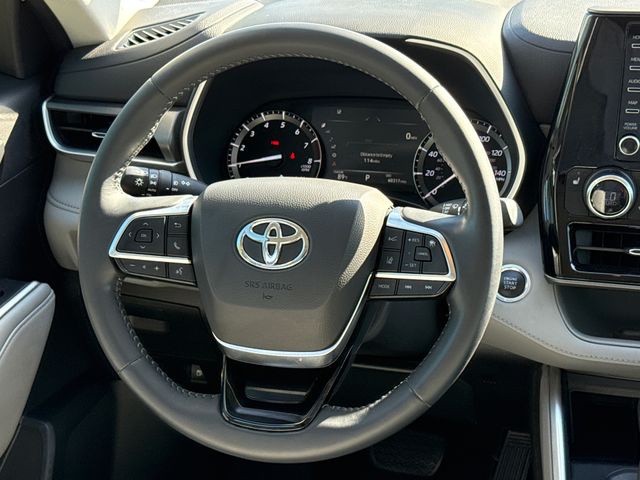 Used 2021 Toyota Highlander SUV
