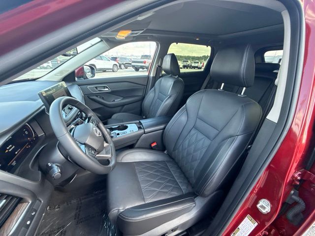 2025 Nissan Rogue Platinum:C02794