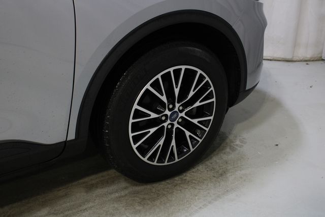 Used 2022  Ford Titanium image 27