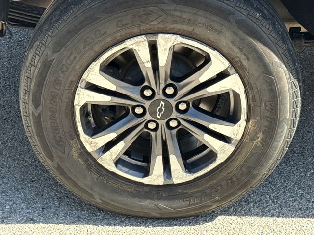 Used 2022 White Chevrolet Z71 image 9