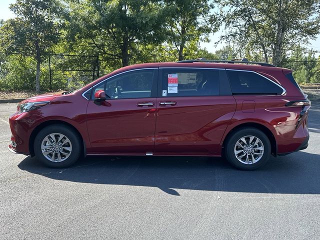 2024 Toyota Sienna XLE 2