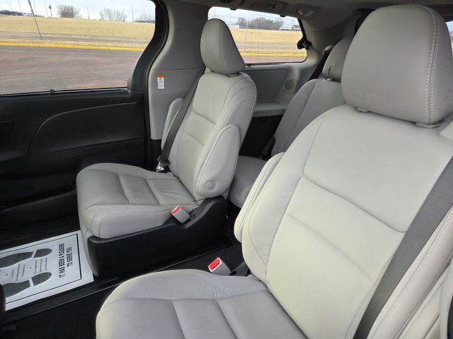 2019 Toyota Sienna XLE Auto Access Seat