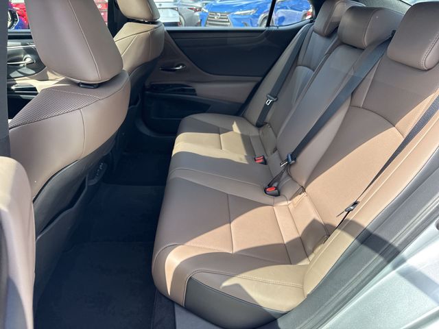 2025 Lexus ES 350 - Photo 23