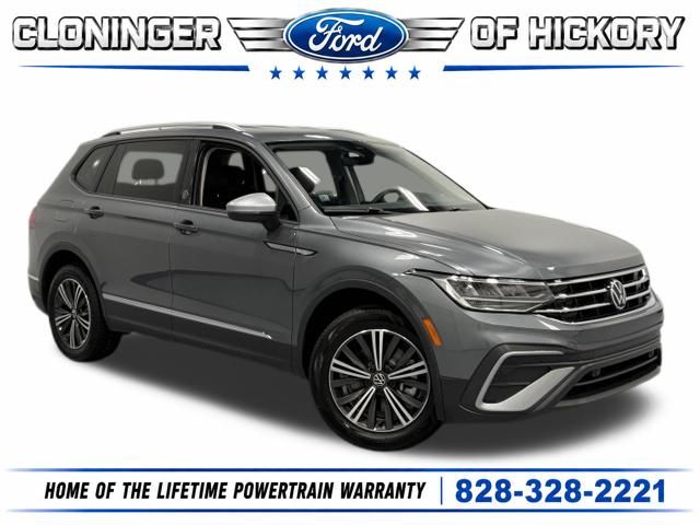 Pyrite Silver Metallic 2024 Volkswagen Tiguan SUV / Crossover Front-Wheel Drive 8-Speed Automatic