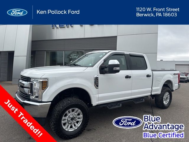 Oxford White 2018 Ford F-250 Super Duty XLT Crew Cab 4WD Pickup Truck Four-Wheel Drive 6-Speed Automatic