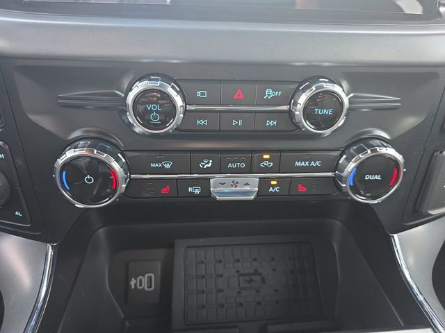 New 2026 Carbonized Gray Metallic Ford XLT image 24