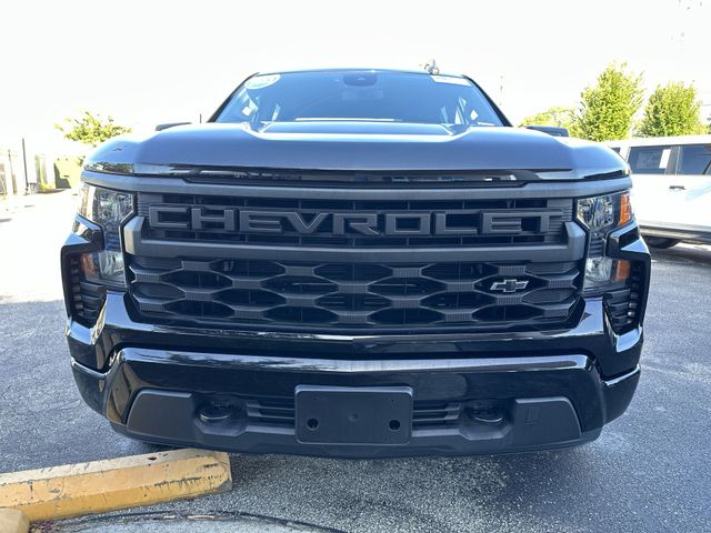 Used 2023 Black Chevrolet Custom image 9