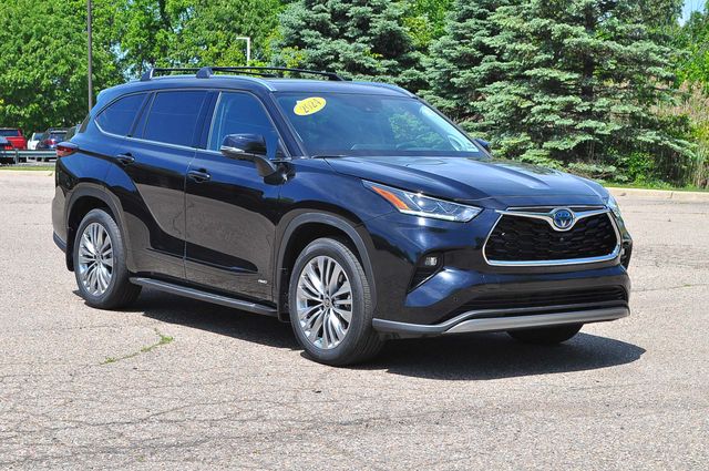 Midnight Black Metallic 2024 Toyota Highlander Hybrid Platinum AWD SUV / Crossover All-Wheel Drive Continuously Variable Transmission