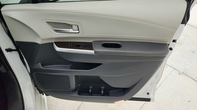 2021 Toyota Sienna XLE White at Community Toyota