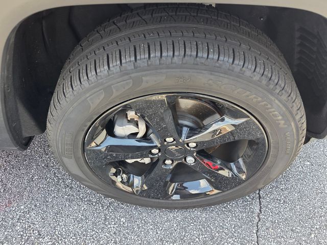 Used 2025 Jeep Grand Cherokee SUV