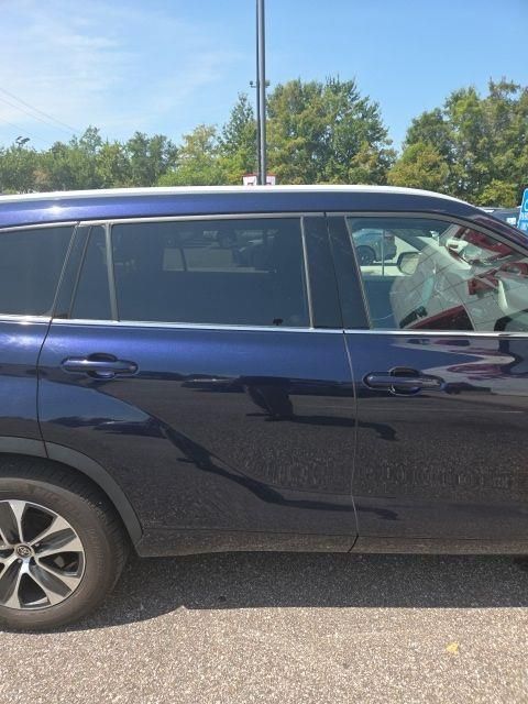 Used 2022 Toyota Highlander Hybrid SUV
