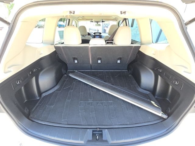 2023 Subaru Forester Premium:B02302