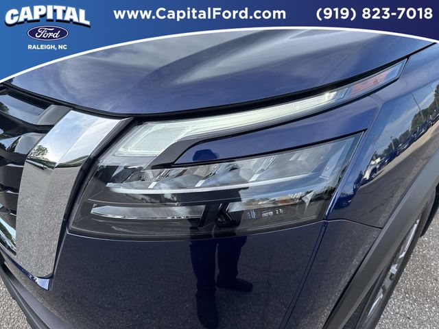 Used 2025 Blue Nissan SV image 11