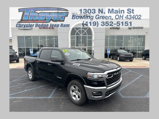 Diamond Black Crystal Pearlcoat 2025 RAM 1500 Big Horn Crew Cab 4WD Pickup Truck Four-Wheel Drive 8-Speed Automatic