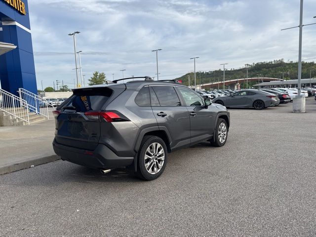 2019 Toyota RAV4 XLE Premium photo