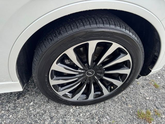 Used 2020 White Lincoln Black Label Grand Touring image 11