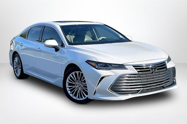 2019 Toyota Avalon Limited's photo