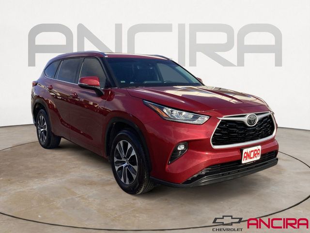 Used Car 2020 Toyota Highlander  Xle For Sale Under $25,000 In San Antonio, Texas
