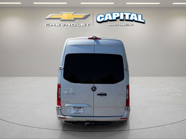 Used 2021  Mercedes-Benz Cargo 170 WB image 5