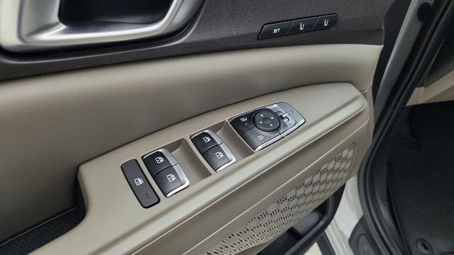 2025 Kia Carnival EX White at Shottenkirk Kia Fort Bend