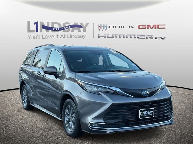 2024 Toyota Sienna XLE 7-Passenger FWD