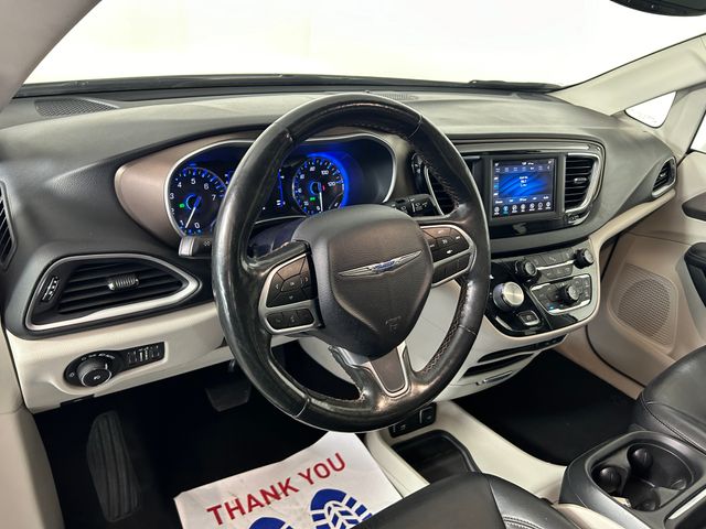 2019 Chrysler Pacifica Touring L 14