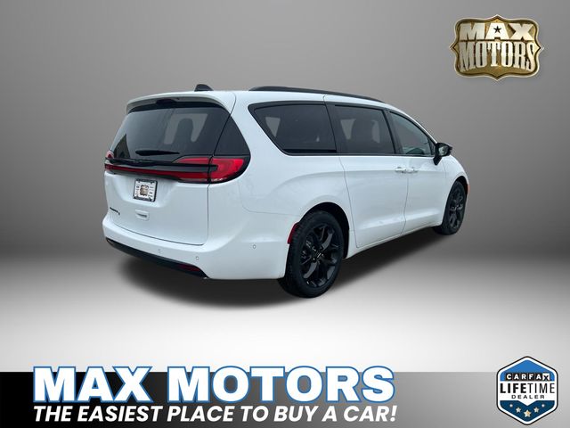 2024 Chrysler Pacifica Touring L 13