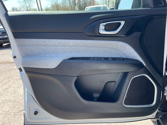 2022 Jeep Compass Latitude - Bright White Clearcoat exterior view 9