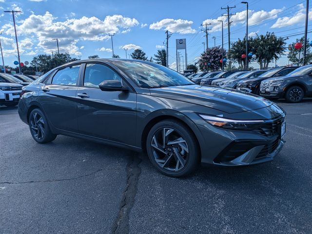 Gray 2026 Hyundai Elantra Hybrid Sedan Front-Wheel Drive 6-Speed Dual Clutch