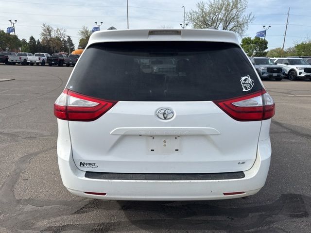 2015 White Toyota Sienna LE FWD Van