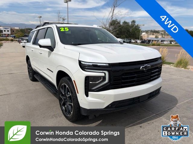 White (Iridescent Pearl Tricoat) 2025 Chevrolet Suburban SUV / Crossover Four-Wheel Drive 