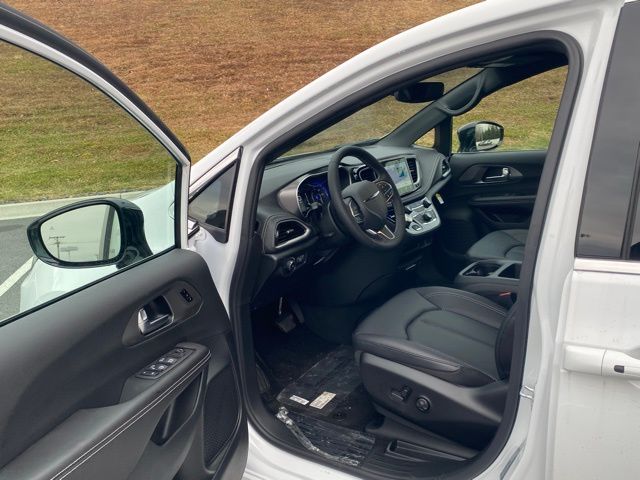 new 2026 Chrysler Pacifica car, priced at $40,958
