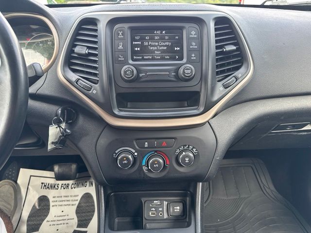 Used 2017 Silver Jeep Sport image 29