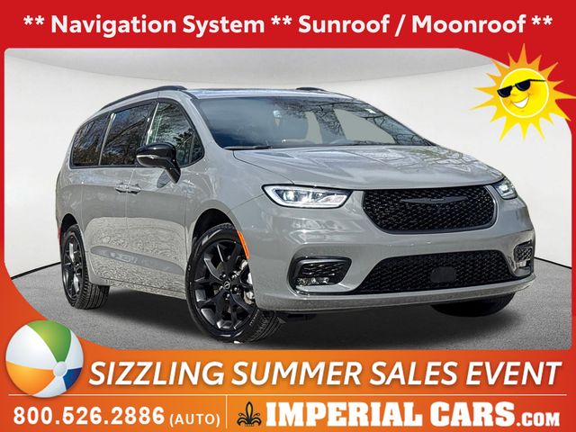 Ceramic Gray Clearcoat 2025 Chrysler Pacifica Minivan All-Wheel Drive 9-Speed Automatic