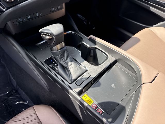 2025 Lexus ES 350 - Photo 21