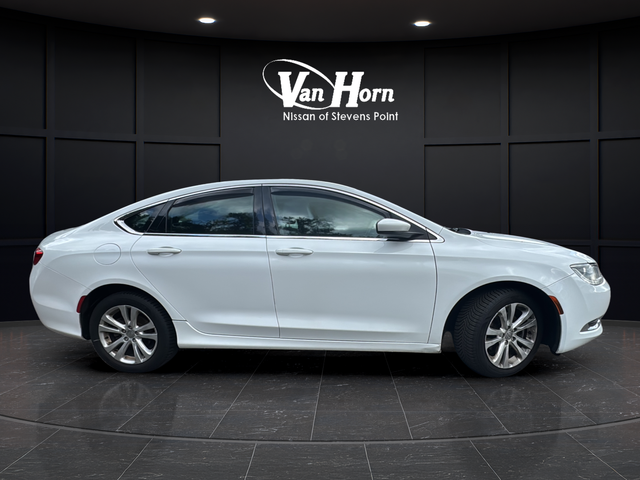Used 2015 Bright White Clearcoat Chrysler Limited image 2