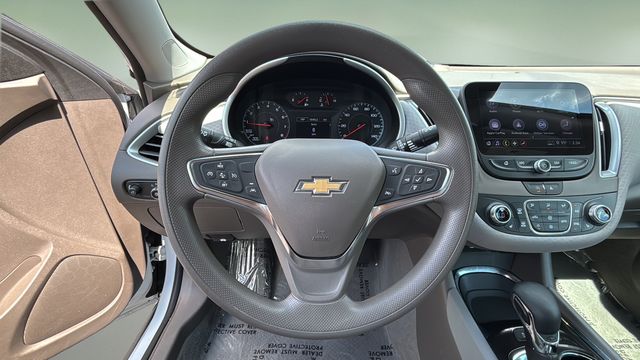 Used 2025 White Chevrolet LT image 12