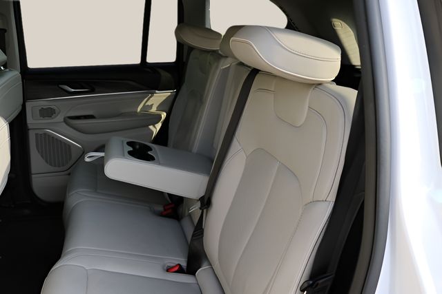 Used Car 2023 Jeep Grand Cherokee  Overland For Sale Under $40,000 In Austin, Texas