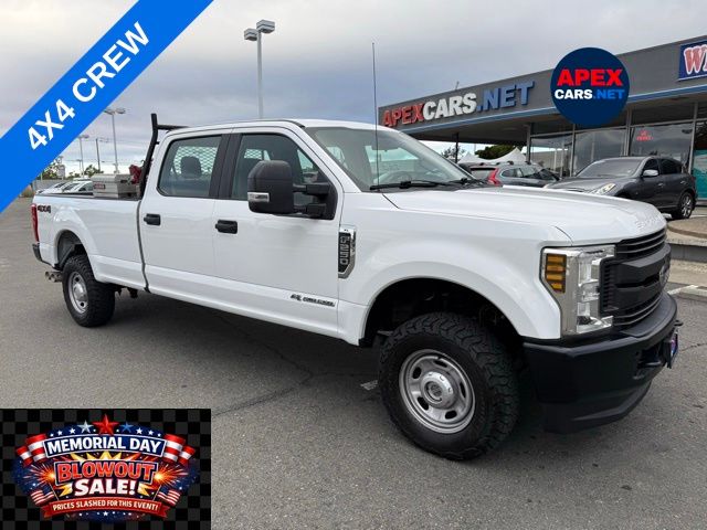 Oxford White 2019 Ford F-250 Super Duty XL Crew Cab 4WD Pickup Truck Four-Wheel Drive 6-Speed Automatic