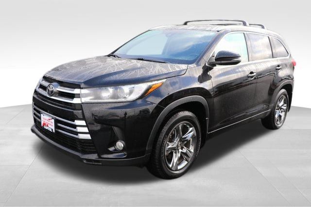 2017 Toyota Highlander Limited Platinum 26