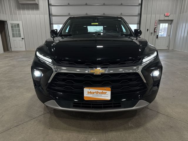 View vehicle photo 3