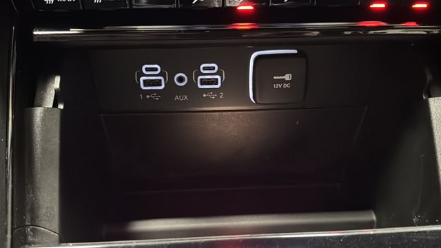 Used 2023 Bright White Clearcoat Jeep Limited image 34